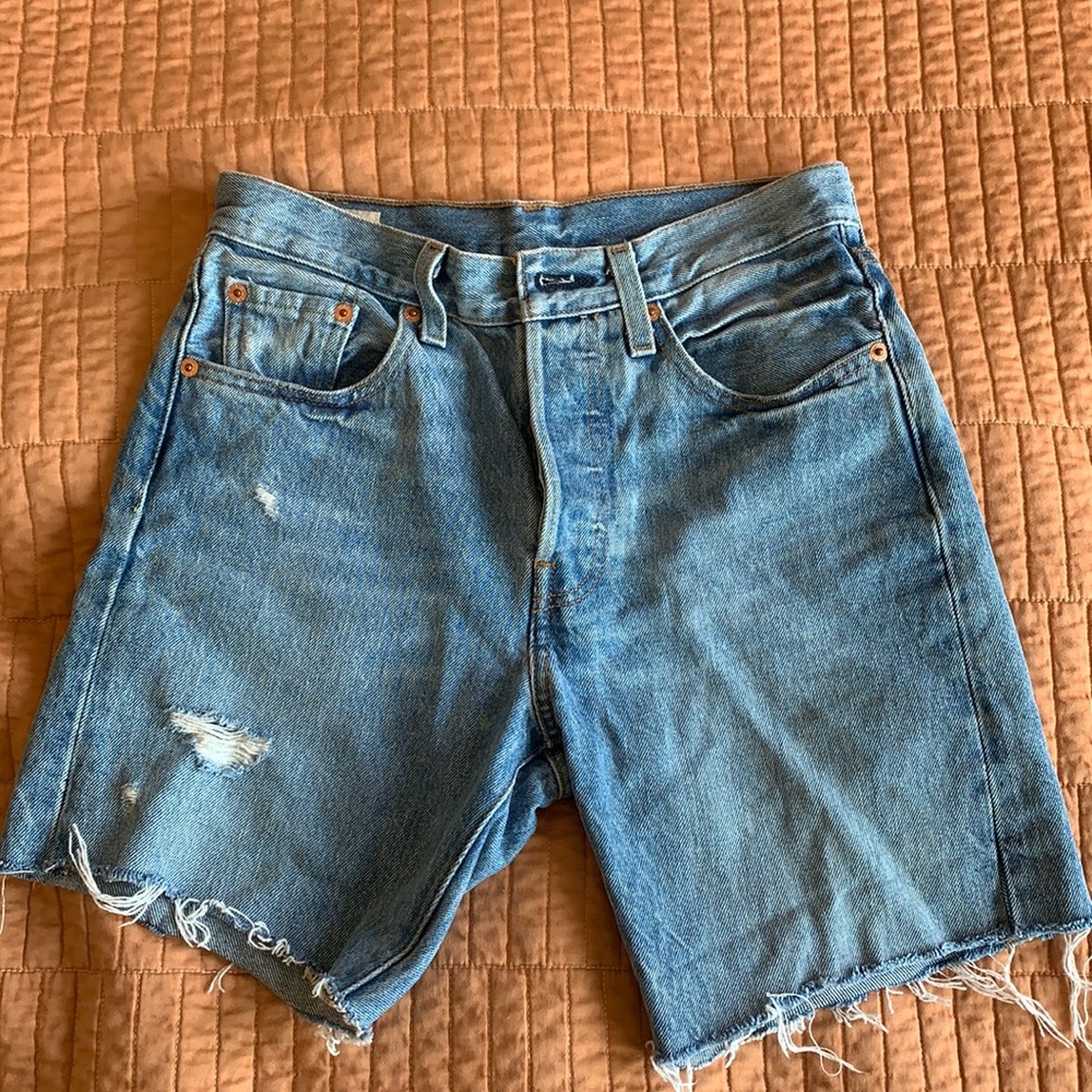 Levi’s High Waisted Light washed Shorts